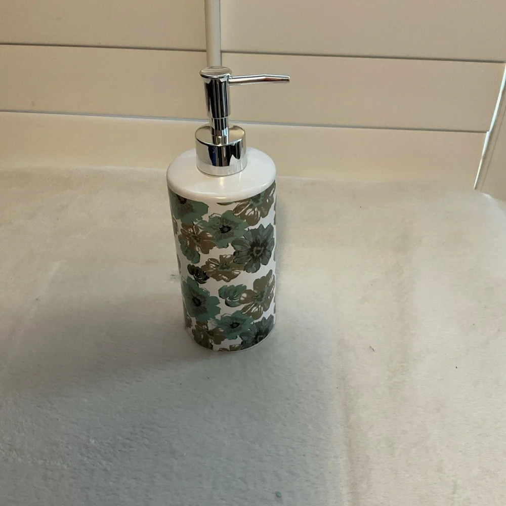 Elegant Floral Soap Dispenser - Green and White